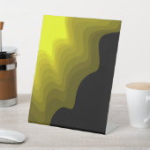 Abstrakte Schwarz-Gelb-Mustermalerei Sockelschild (In SItu)