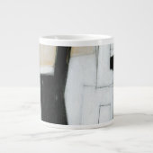 Abstrakte Schwarz-Weiß-Malerei Jumbo-Tasse (Vorderseite)