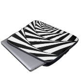 Abstrakte Schwarz-Weiß-Swirl-Spiralkunst Laptopschutzhülle (Vorne Knopf)