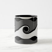 Abstrakte Schwarz-Weiß-Waagen Zweifarbige Tasse (Mittel)