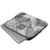 Abstrakte Schwarz-Weiß-Zebra-Kunst-Monogramm Laptopschutzhülle (Vorne Knopf)