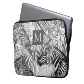 Abstrakte Schwarz-Weiß-Zebra-Kunst-Monogramm Laptopschutzhülle (Vorderseite Links)