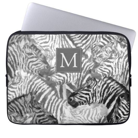 Abstrakte Schwarz-Weiß-Zebra-Kunst-Monogramm Laptopschutzhülle (Vorderseite)