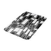 Abstrakte Schwarz-weiße geometrische Tiles Badematte (Schrägansicht)