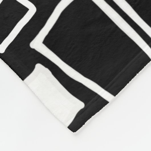 Abstrakte Schwarz-weiße geometrische Tiles Fleecedecke (Ecke)