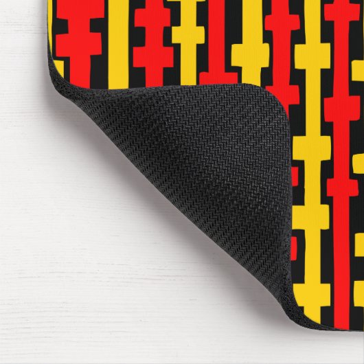 Abstrakte Spalten - Rot und Gelb auf Schwarz Mousepad (Ecke)