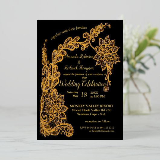 Abstrakte Spitze in Schwarz Folieneinladung (Stehend vorne)