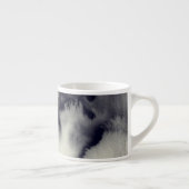 Abstrakte Tintenmalerei auf Espressotasse (Rechts)