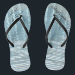 Abstrakte Trauzeugin Hochzeiten Flip Flops Badesandalen<br><div class="desc">Diese personalisierte, komfortable Trauzeugin Flip Flops sind ein einfaches, elegantes und elegantes Geschenk für Mitglieder des Brautparty - Bride, Bridesmaid, Trauzeugin ... Sie ergänzen die Festlichkeiten Ihres Hochzeitstages, Junggeselinnen-Abschieds oder anderer Feierlichkeiten. Großartig am Strand! Einfache Anpassung von Namen und Titel. Original abstraktes Foto einer Reflexion im Wasser von Marcia Socolik....</div>