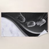 Abstrakte Tulips aus weißem Marmor Strandtuch (Vorderseite)