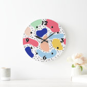 Abstrakte und moderne niedliche Kinderformen Große Wanduhr (Zuhause)