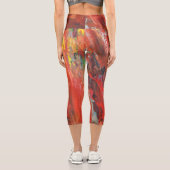 Abstrakte vertikale Geste in Rot Capri Leggings (Rückseite)