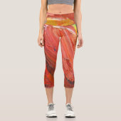 Abstrakte vertikale Geste in Rot Capri Leggings (Vorderseite)