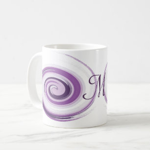 Abstrakte violette Bürste streicht Spirale. Kaffeetasse