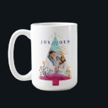 Abstrakte Wasserfarben Weihnachtsbaum Foto Kaffeetasse<br><div class="desc">Feiern Sie die magische und festliche Urlaubssaison mit unseren maßgeschneiderten Foto-Tasse. Unser modernes Urlaubsdesign besticht durch eine schlichte und moderne Weihnachtsbaumform mit einem Platzhalter-Bild für Ihr eigenes Foto, das in der Form eines Kiefernbaumes im Urlaub dargestellt wird. Moderne, künstlerische Aquarellbilder, Pinsel über das Foto, um dieser eleganten und trendigen Tasse...</div>