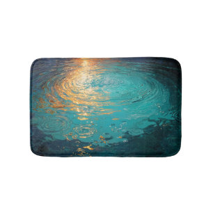 Abstrakte Wasserwellen mit goldenem Sonnenlicht Badematte