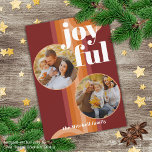 Abstrakte Wave Art Muster für benutzerdefinierte R Feiertagskarte<br><div class="desc">Moderne klassische Weihnachtssaison Grußkarte mit hellen und dunkelroten,  korallen und pastellfarbenen abstrakten Mustern mit echter Goldfolie JOYFUL Wunschtext. Mit Raum zum Anpassen oder Personalisieren mit zwei Fotos,  einem Familiennamen (oder individuellen Namen) auf der Vorderseite,  und einer anpassbaren Saison Grußbotschaft auf der Rückseite der Karte.</div>