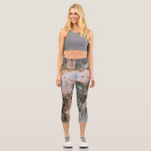 Abstrakte, weiße Grungelform Capri Leggings (Vorderseite)