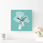 Abstrakte weiße Kreisbaum und Name aquamarin Quadratische Wanduhr (Zuhause)