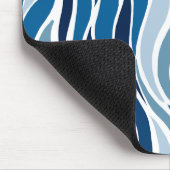 Abstrakte Wellen in Blau Mousepad (Ecke)