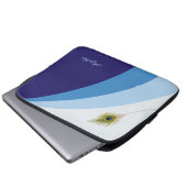 Abstrakte Wellen in blauen Farbtönen und Pfauenfed Laptopschutzhülle (Vorne Knopf)