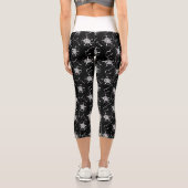 Abstrakte White Line Art Blume auf schwarz Capri Leggings (Rückseite)