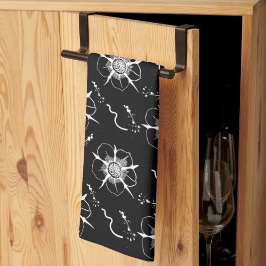 Abstrakte White Line Art Blume auf schwarz Geschirrtuch (Drittel gefaltet)