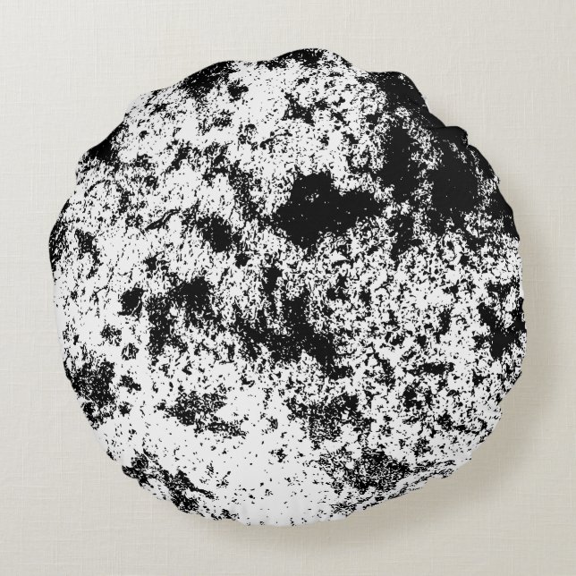 Abstrakte Wolkenbildung in Schwarz und Weiß Rundes Kissen (Rückseite)