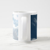 Abstrakte Wolkenhimmel-Fotografie Jumbo-Tasse (Rückseite)