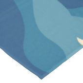 Abstrakter 70er Retro Orange Blue Wavy Strip Muste Tischdecke (Schrägansicht)