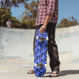 Abstrakter Adler Flügel Art Retro Muster Skateboard
