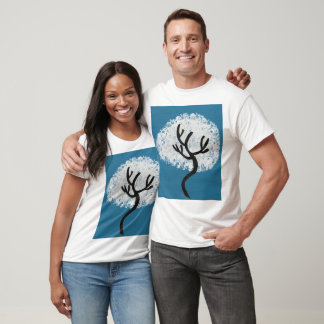 Abstrakter Baum auf blauem Hintergrund T-Shirt