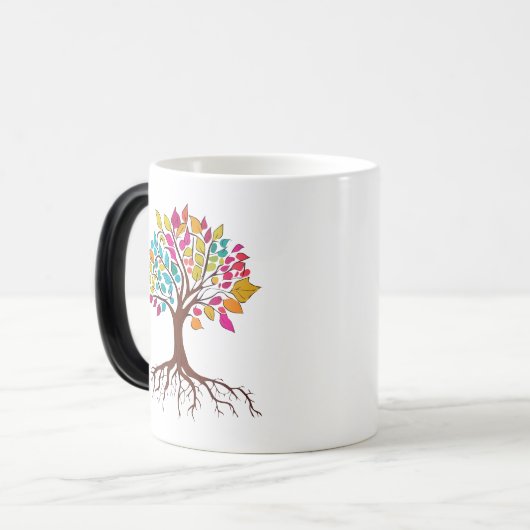 Abstrakter Baum mit Wurzeln und bunten Blätter. Verwandlungstasse (Vorderseite Links)