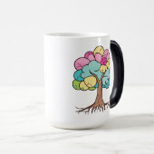 Abstrakter Baum mit Wurzeln und bunten Blätter. Verwandlungstasse (VorderseiteRechts)