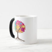 Abstrakter Baum mit Wurzeln und bunten Blätter. Verwandlungstasse (Vorderseite Links)