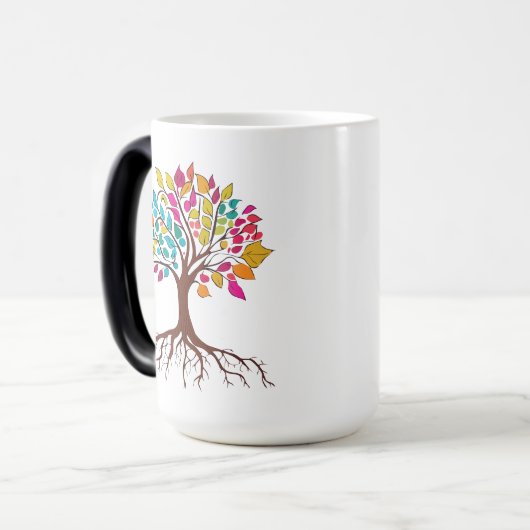 Abstrakter Baum mit Wurzeln und bunten Blätter. Verwandlungstasse (Vorderseite Links)