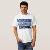 Abstrakter blauer Leuchttext T-Shirt (Vorne ganz)