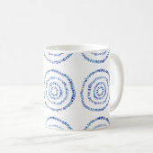 Abstrakter Blauer Pinselstrich Circle Coastal Kaffeetasse (VorderseiteRechts)
