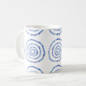 Abstrakter Blauer Pinselstrich Circle Coastal Kaffeetasse (Vorderseite Links)