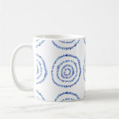 Abstrakter Blauer Pinselstrich Circle Coastal Kaffeetasse (Links)