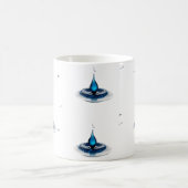 Abstrakter blauer Wassertropfen Classic Mug mit ho Kaffeetasse (Mittel)