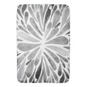 Abstrakter Blütenbrand in Schwarzweiß Badematte (Vorderseite Vertikal)