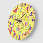 Abstrakter Confetti-Toto über Gelb Große Wanduhr (Winkel)