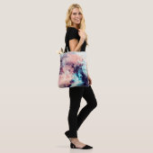Abstrakter farbiger dynamischer Hintergrund mit Li Tasche (Am Model)