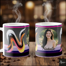 Abstrakter flüssiger Buchstabe N Neonfeder Kaffeetasse