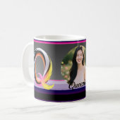 Abstrakter flüssiger Buchstabe Q Neonfeder Kaffeetasse (Vorderseite Links)