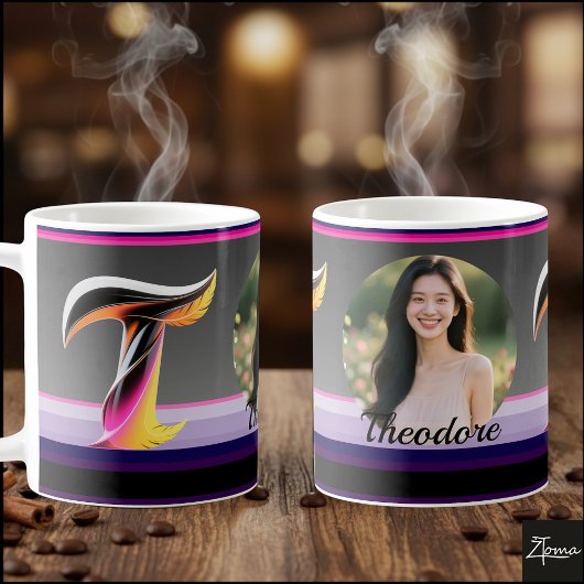 Abstrakter flüssiger Buchstabe T Neonfeder Kaffeetasse