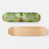 Abstrakter grüner Wald mit gelben Blumenbersten Skateboard (Horizontal)