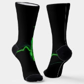 Abstrakter hellgrüner Herzschlag Socken (Gewinkelt)