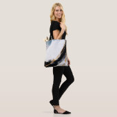 Abstrakter Hintergrund der Ölstruktur. Farbe auf d Tasche (Am Model)
